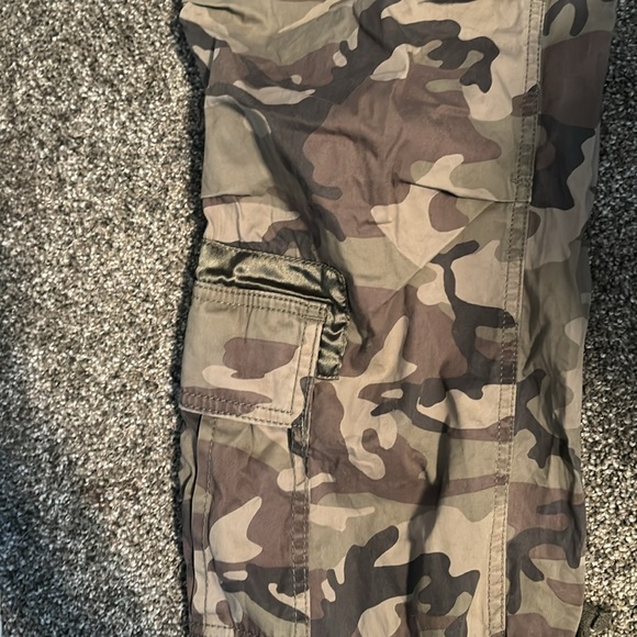 Abercrombie camo pants - Picture 2 of 4